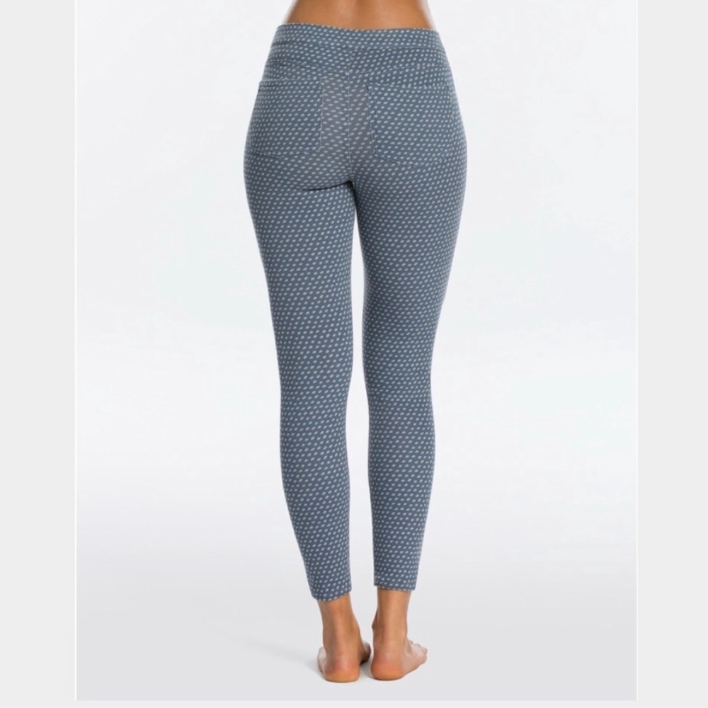 SPANX Ankle Jean-ish Leggings in Painted Dot, M